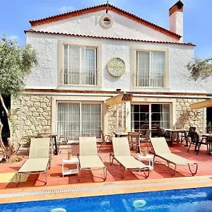 Rebetiko Hotel